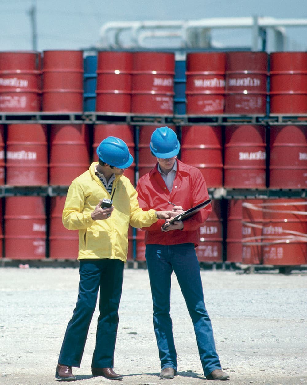 النفط عند ذروة 3 أشهر مدعوما بإنفاق المستهلكين وآمال النمو