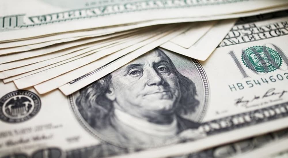 الدولار يتراجع على نطاق واسع والاسترليني عند أعلى مستوى في 6 أشهر
