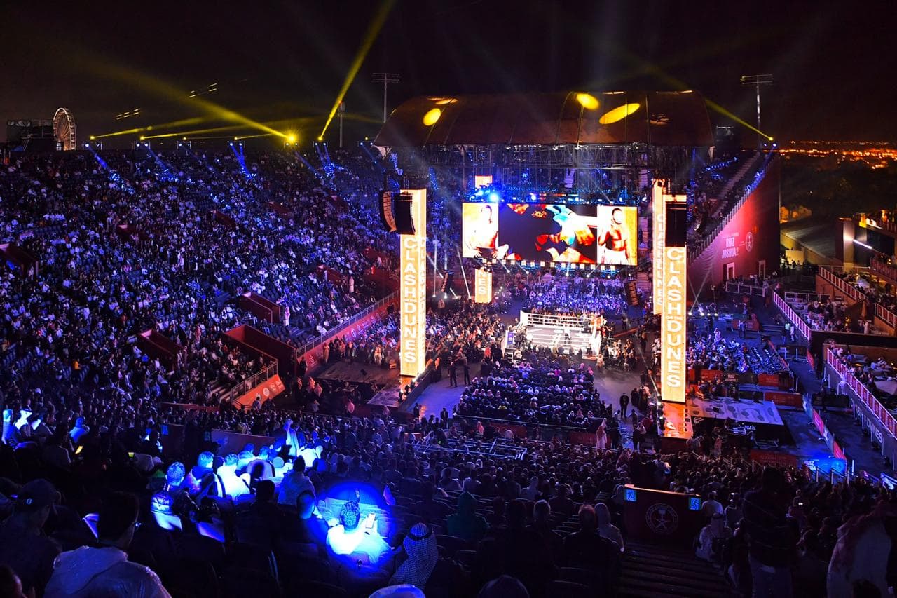 البريطاني "جوشوا" يتغلب على المكسيكي "رويز" ويستعيد لقب بطولة العالم للوزن الثقيل في الملاكمة