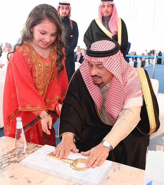 تدشين  قرية الشحن النموذجية في مطار الملك خالد ومبنى محطة الشحن الجديدة