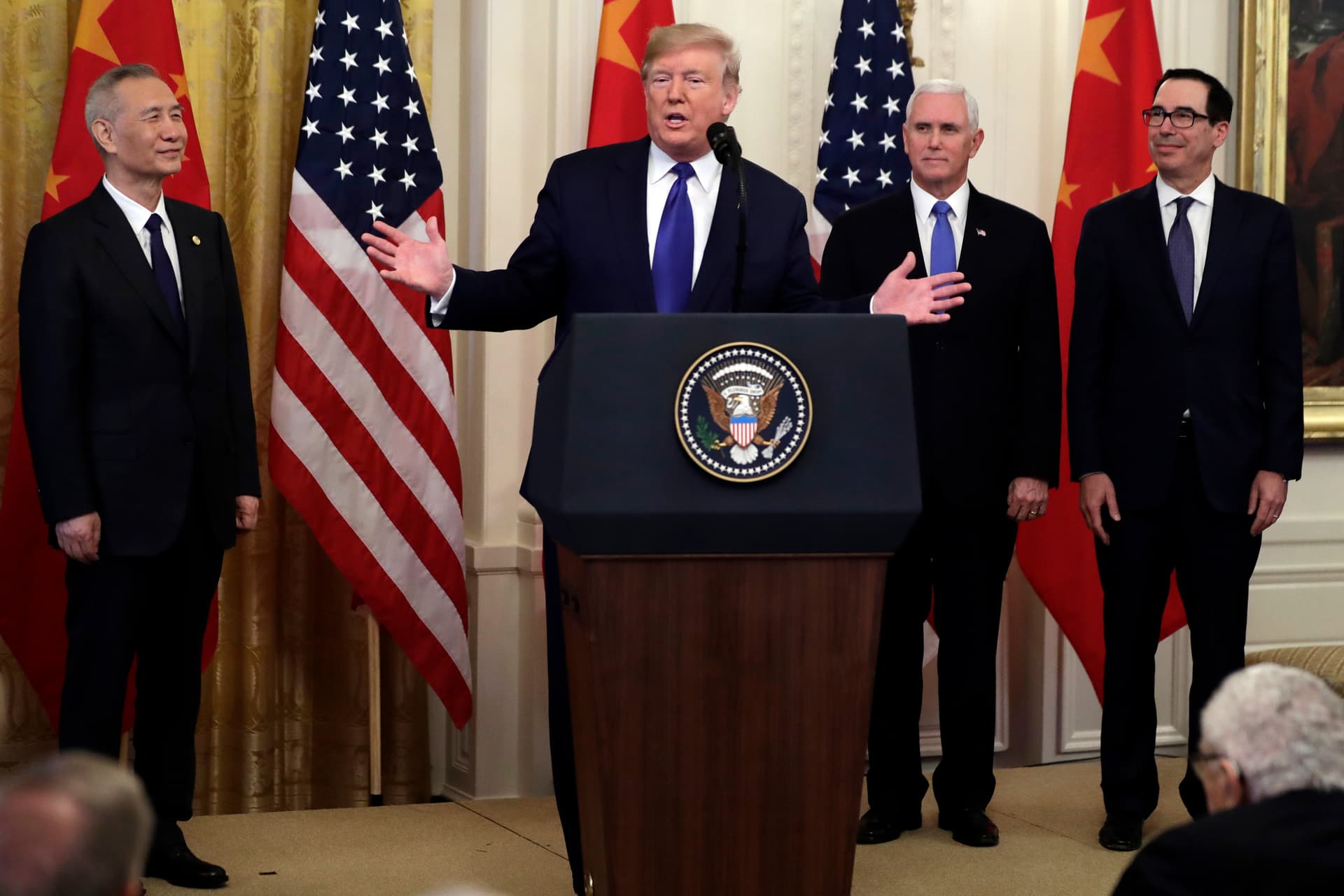 ترمب: الرسوم الجمركية على الصين ستظل سارية حتى إنجاز "المرحلة الثانية" من الاتفاق