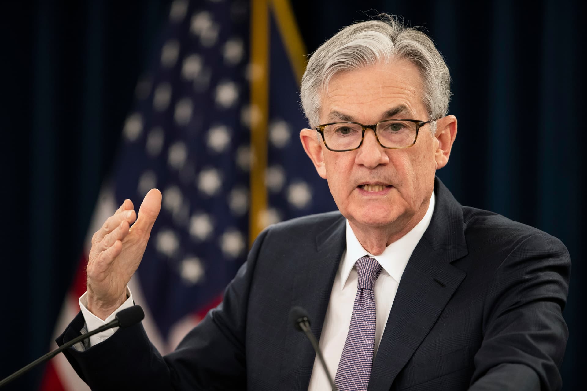 الاحتياطي الفيدرالي يبقي على أسعار الفائدة مستقرة