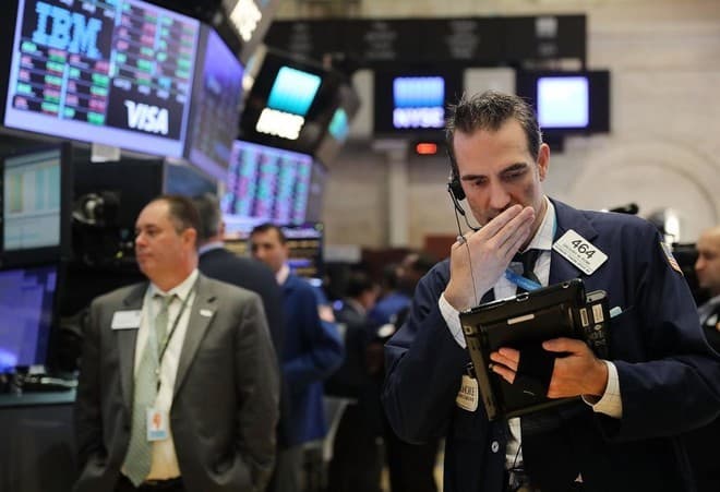 الضربة الجوية الأمريكية تقود بورصة وول ستريت للهبوط 1 %