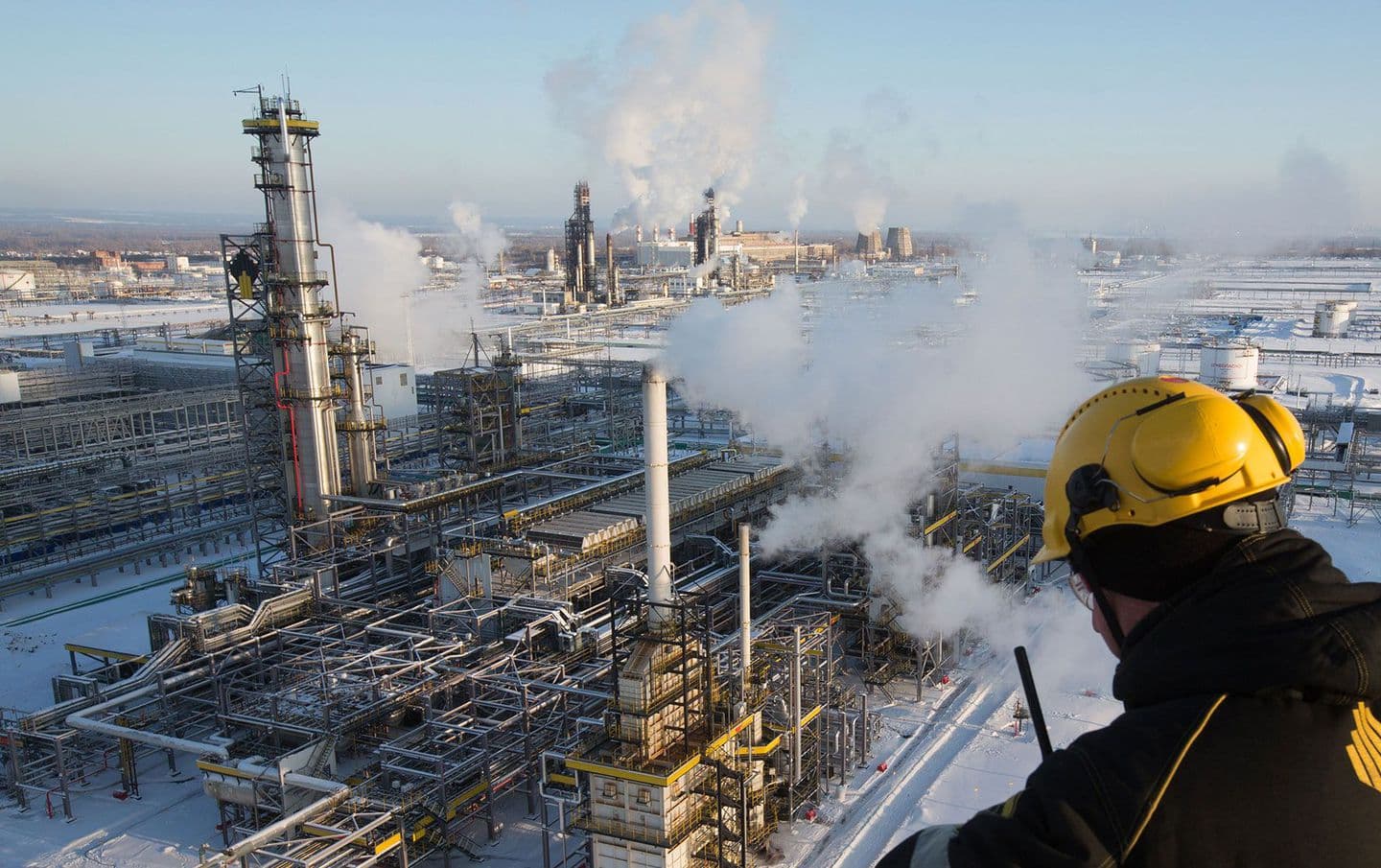 لتجفيف منابع تمويل حكومة مادورو.. أمريكا تفرض عقوبات على "روسنفت للتجارة" 