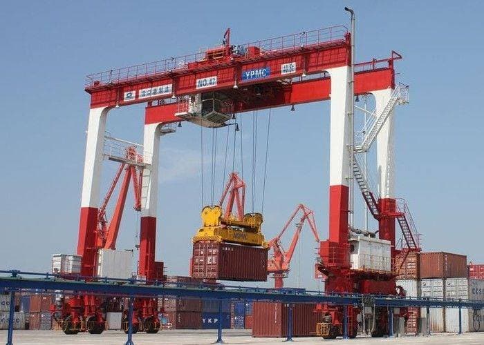  ولي العهد يستعرض مع رئيس فرنسا الأسبق موضوعات اقتصادية ضمن مبادرة مستقبل الاستثمار