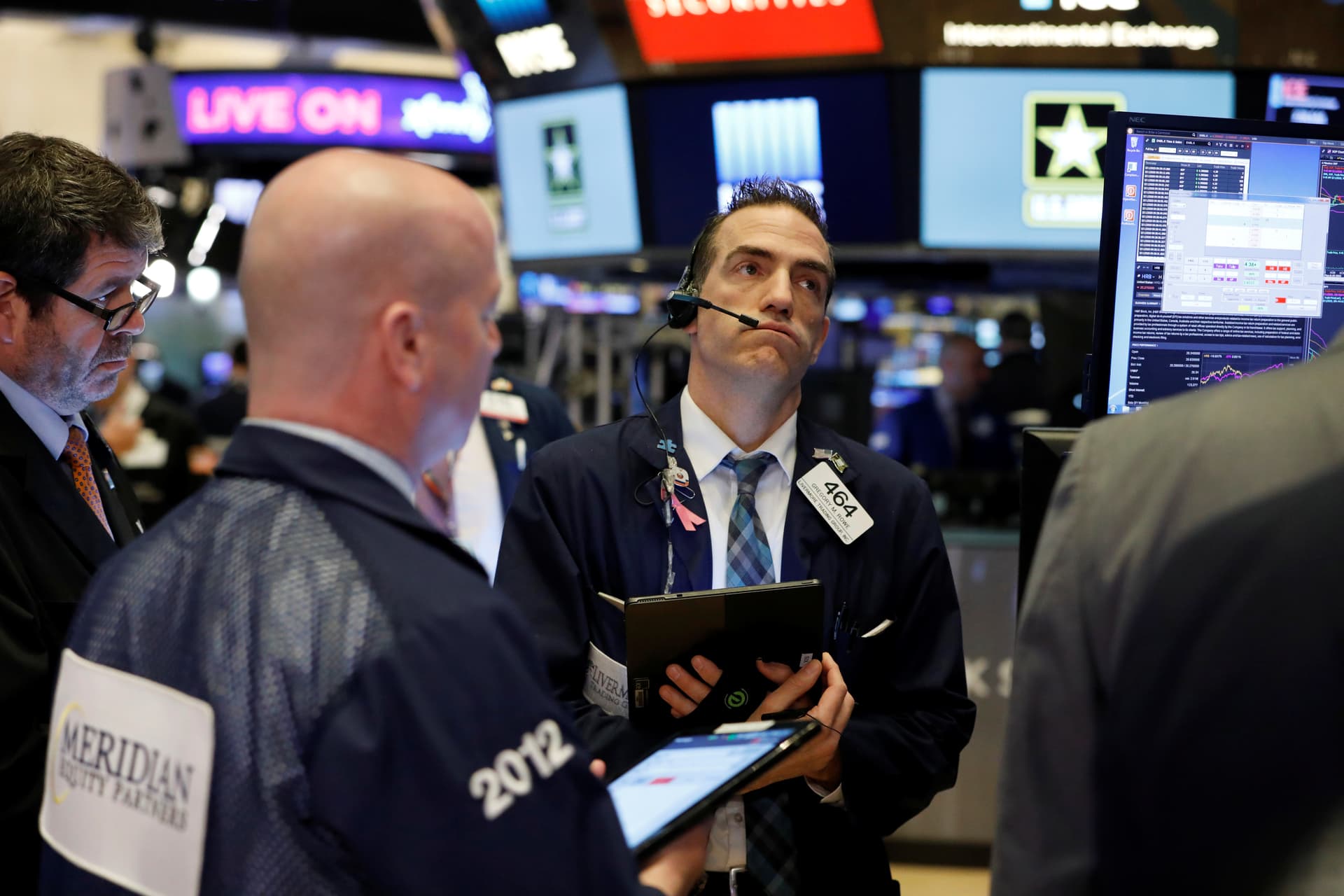 المؤشرات الرئيسية للأسهم الأمريكية تزيد خسائرها وتهبط أكثر من 3%