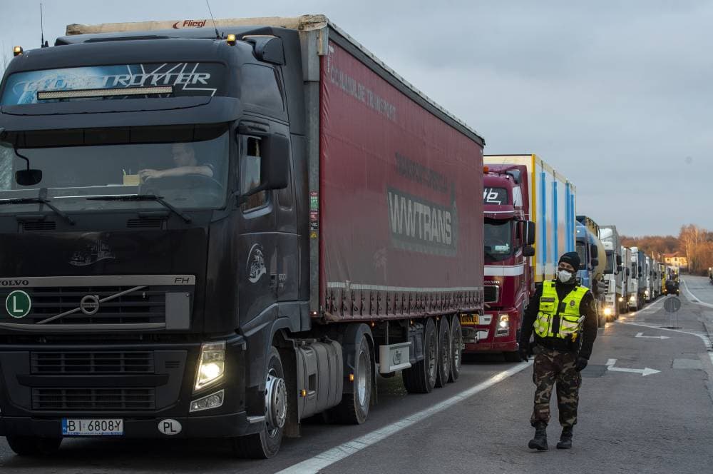 لاذ بالفِرار – بكسر الفاء لا الفَرَار – بفتحها