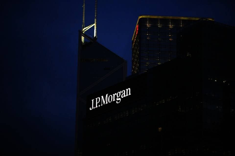 "جيه.بي مورجان" يغلق ألف فرع بسبب أزمة كورونا