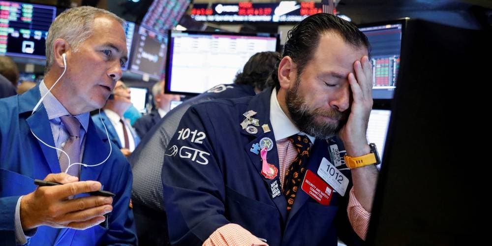  هكذا انتهى أسبوع مؤلم خسرت فيه الأسهم أكثر مما خسرت على مدى عامين بعد انفجار فقاعة الدوت كوم.