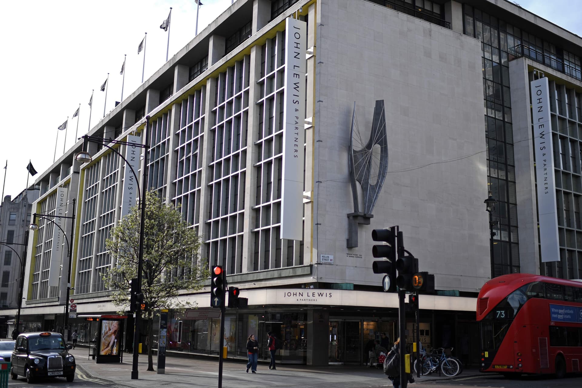 "كورونا" يجبر "جون لويس" على إغلاق متاجرها لأول مرة منذ 155 عاما