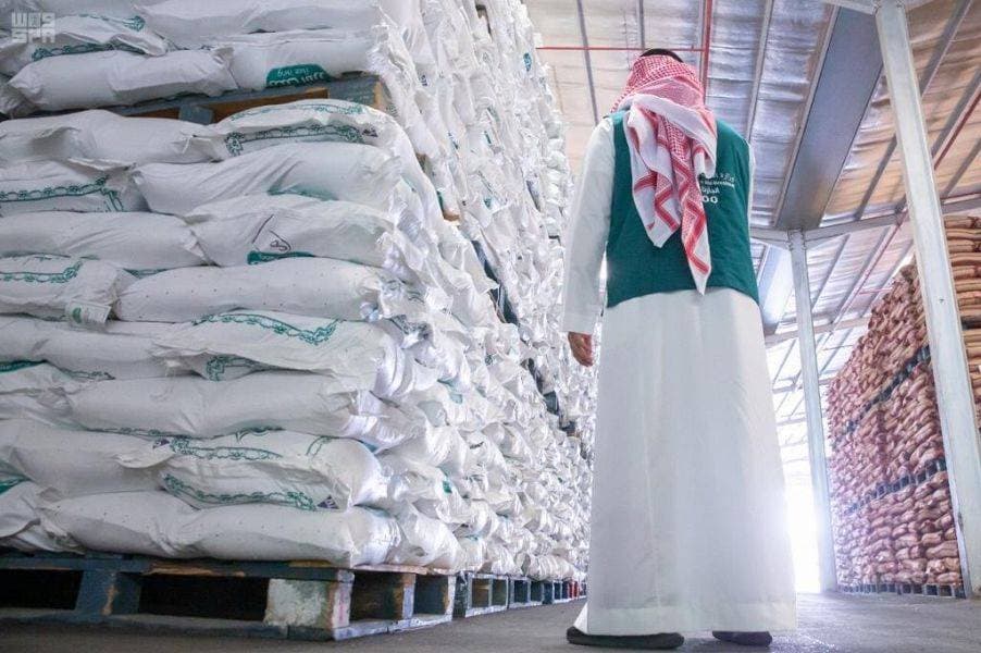 نفذت الفرق الرقابية لوزارة التجارة 8 الآف زيارة في الرياض للتحقق من وفرة السلع في الأسواق. "واس"