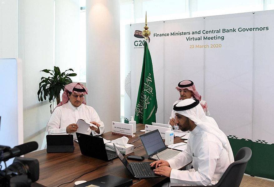 وزير المالية ومحافظ "ساما" خلال الاجتماع الافتراضي لمجموعة العشرين، أمس. "واس"