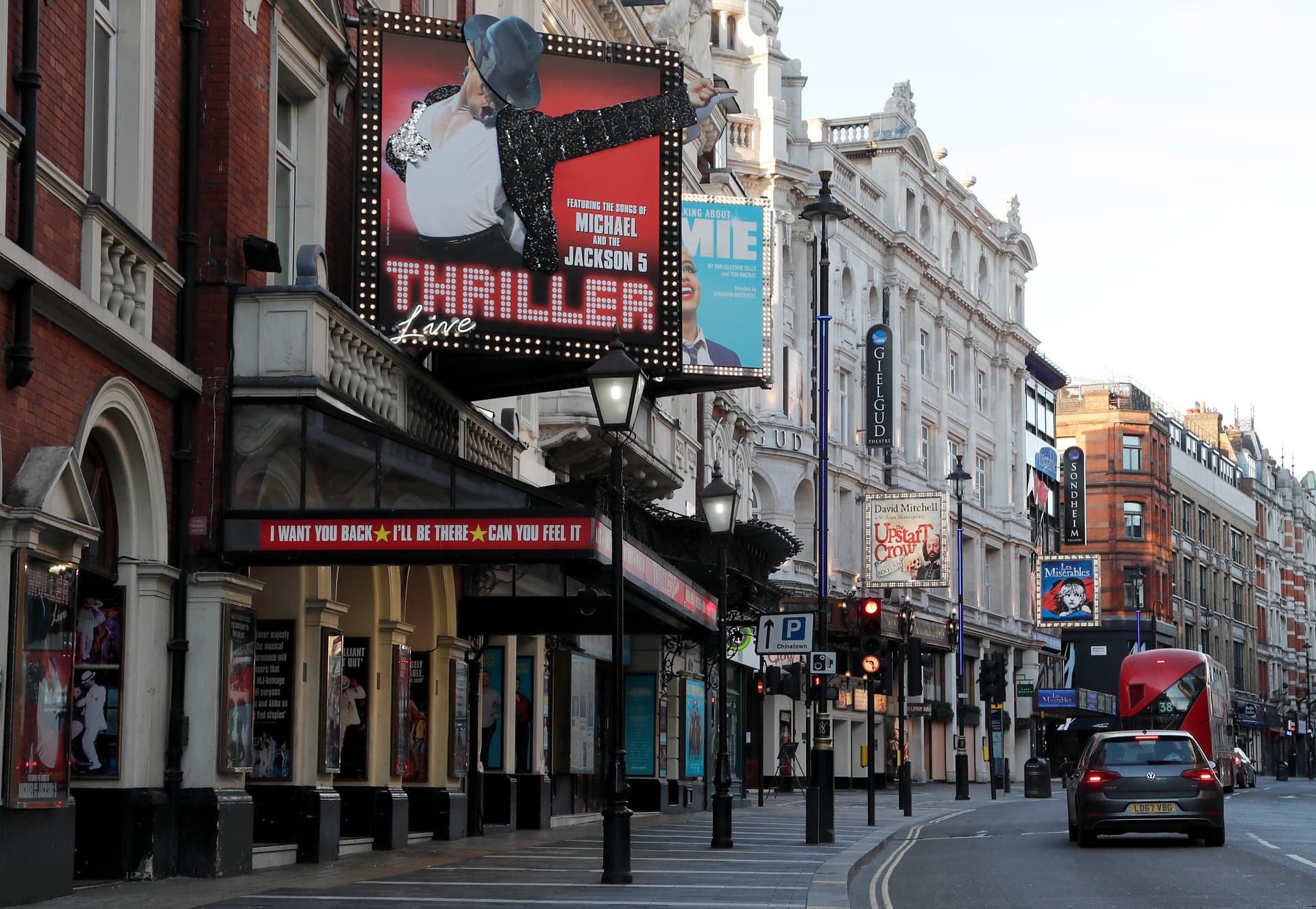 عزل تام في بريطانيا ومنظمة الصحة تحذر من "تسارع" فيروس كورونا