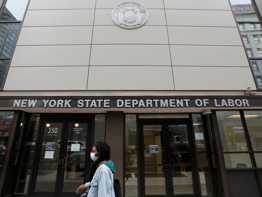 طلبات إعانة البطالة الأمريكية تقفز إلى 3.28 مليون.. أعلى مستوى في تاريخ البلاد