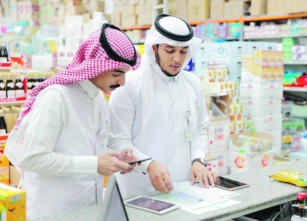 يمكن للمستهلك التحقق من المنشآت المسجلة في "القيمة المضافة" عبر تطبيق الأجهزة الذكية الخاص بالضريبة.