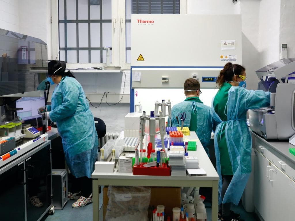 لماذا تسجل أمريكا أكبر عدد من الإصابات بـ "كورونا"؟