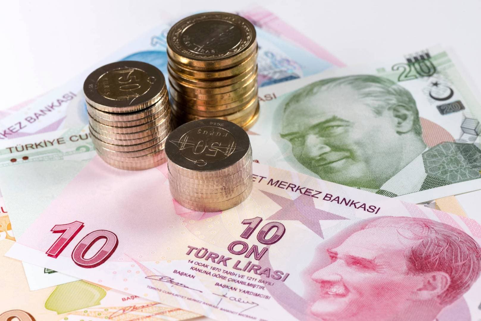 عجز المعاملات الجارية في تركيا يتجاوز التوقعات.. بلغ 1.23 مليار في فبراير