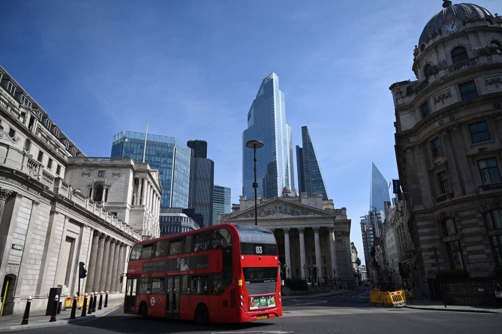 شوارع مدينة لندن كما بدت في ظل الحظر الشامل 