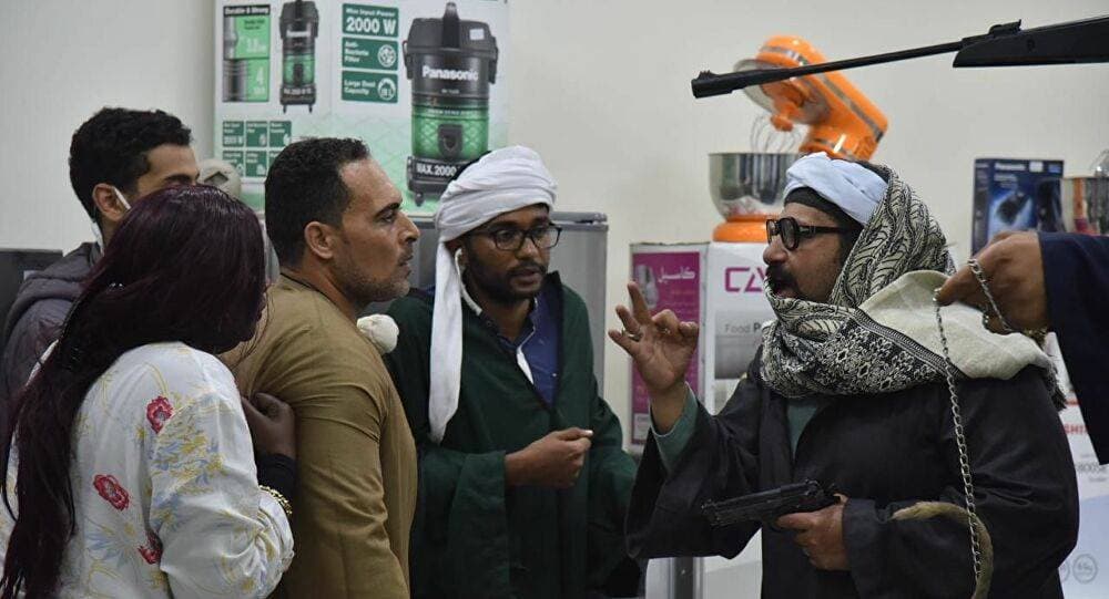 الفنان محمد ثروت يعود ببرنامج "محدش فاهم حاجة".