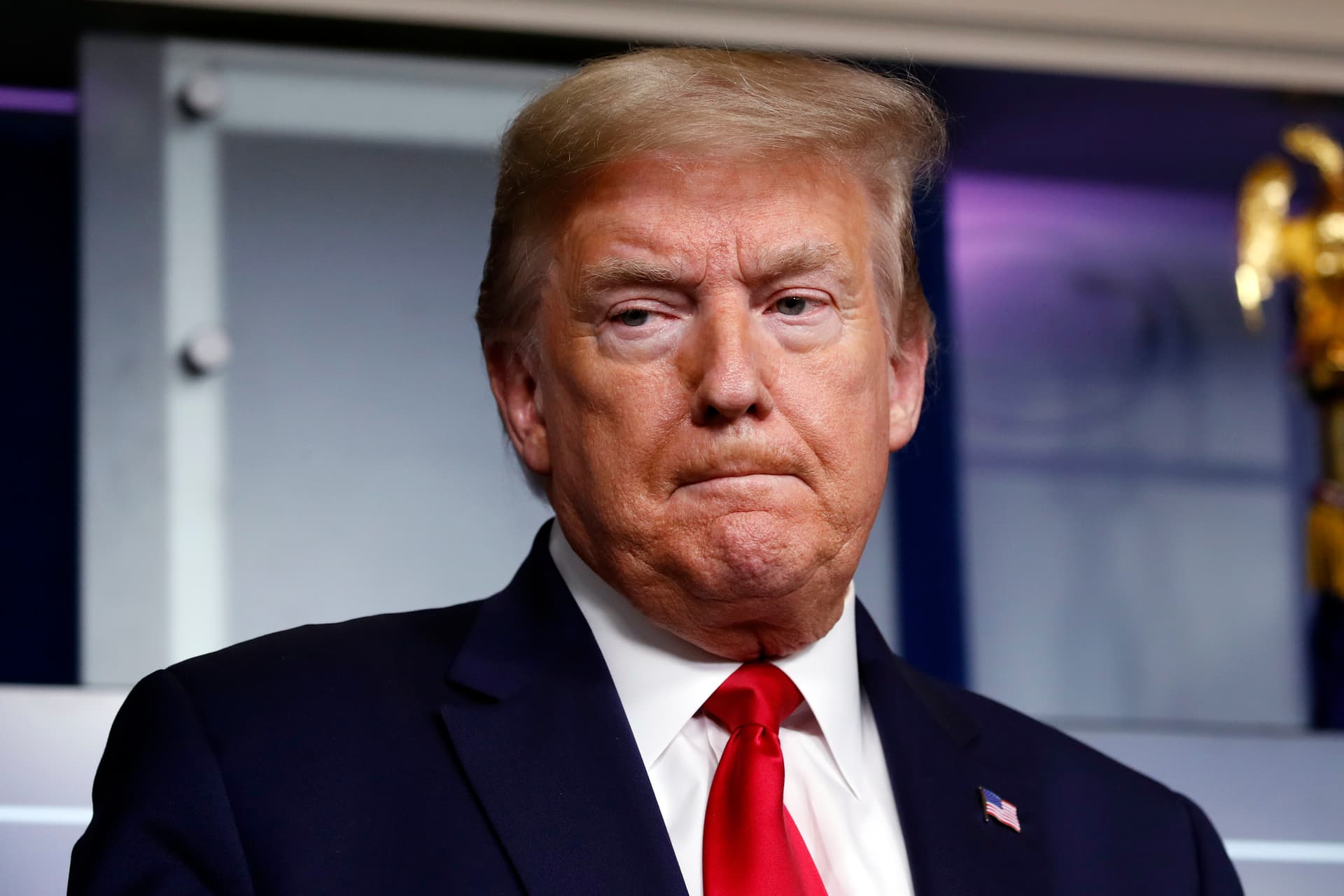 ترمب يعلق جزئيا الهجرة إلى أمريكا بسبب كوفيد-19