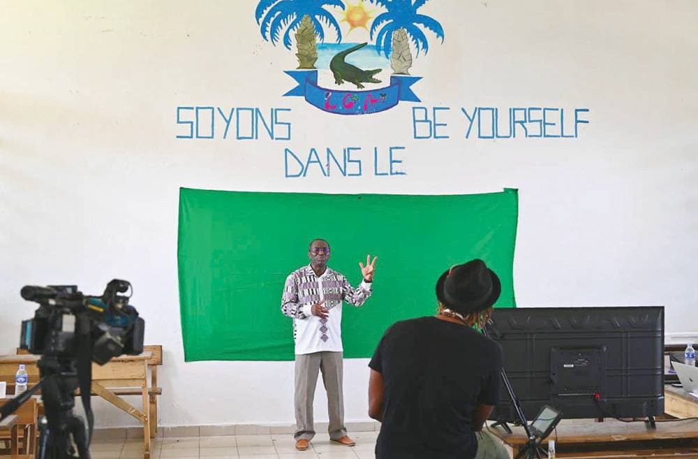 خصصت التلفزيونات في إفريقيا من ثلاث إلى أربع حصص عبر قنواتها.