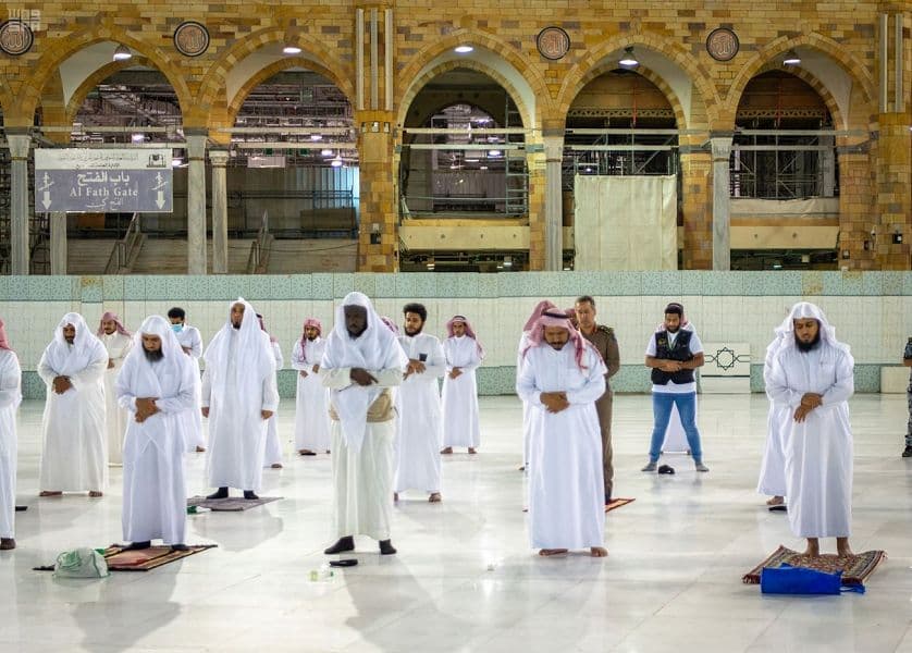 التباعد الإجتماعي في أطهر بقاع الأرض