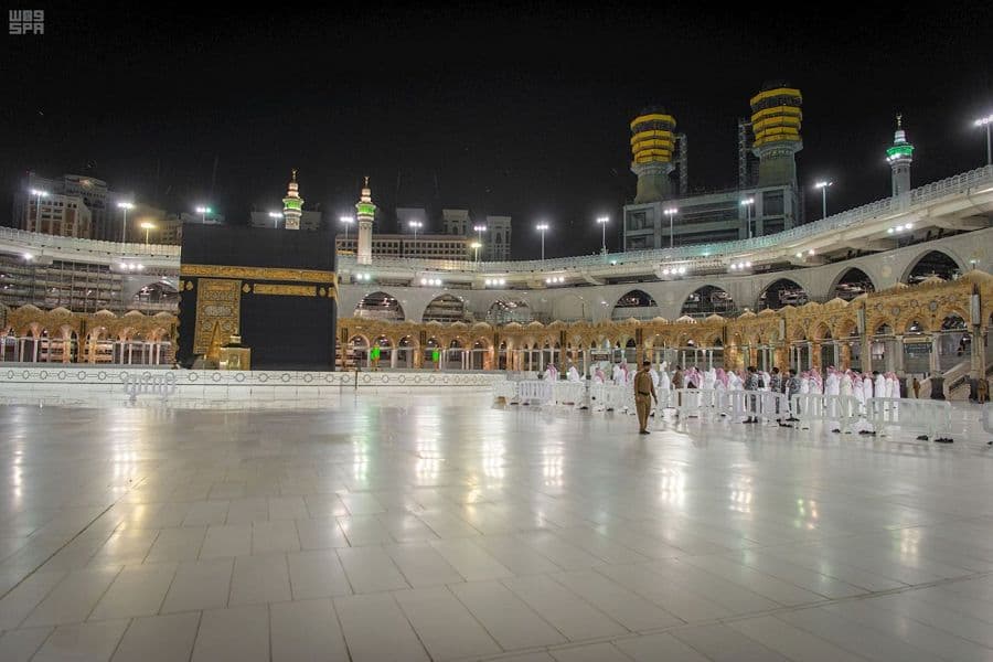 التباعد الإجتماعي في أطهر بقاع الأرض
