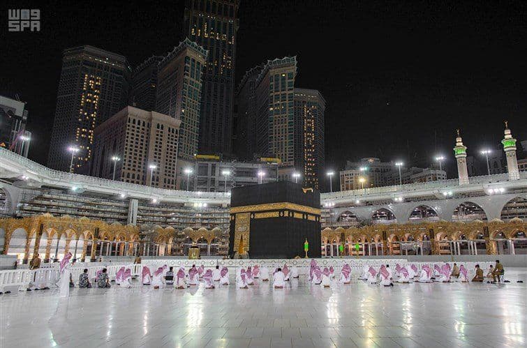 التباعد الإجتماعي في أطهر بقاع الأرض