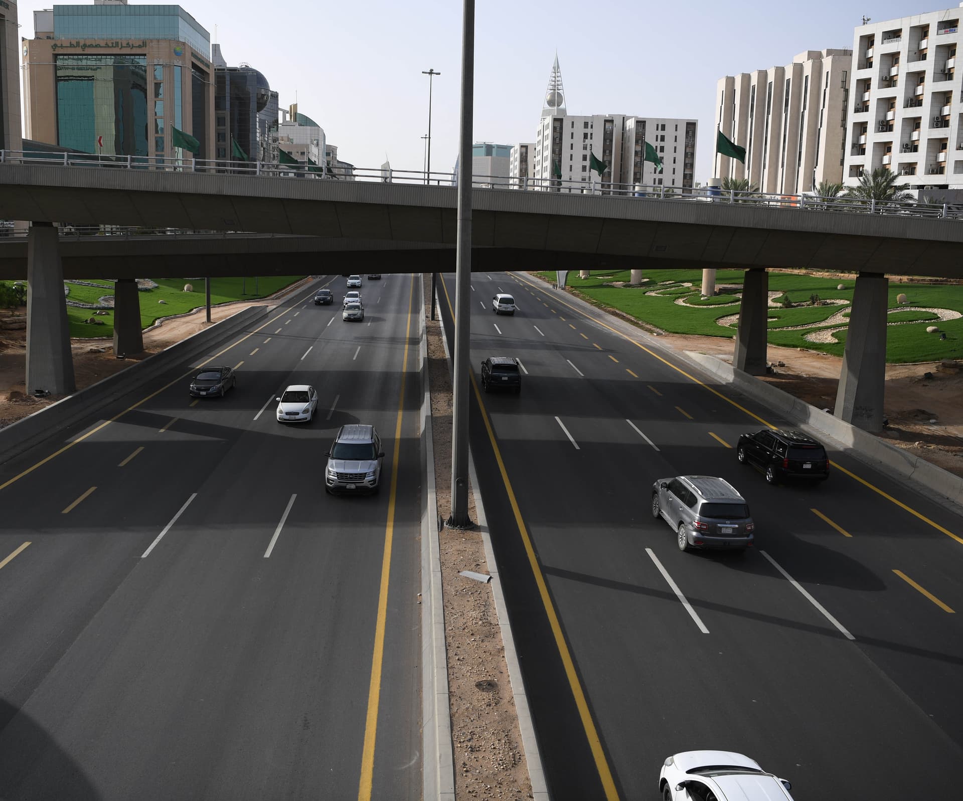 عودة الحركة إلى شوارع الرياض اليوم بعد رفع منع التجول جزئيا