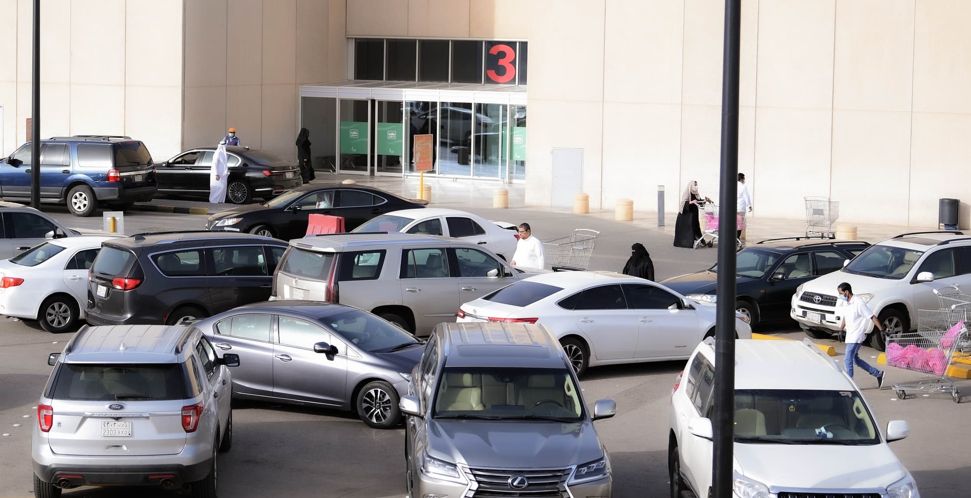 عودة الحركة إلى شوارع الرياض اليوم بعد رفع منع التجول جزئيا