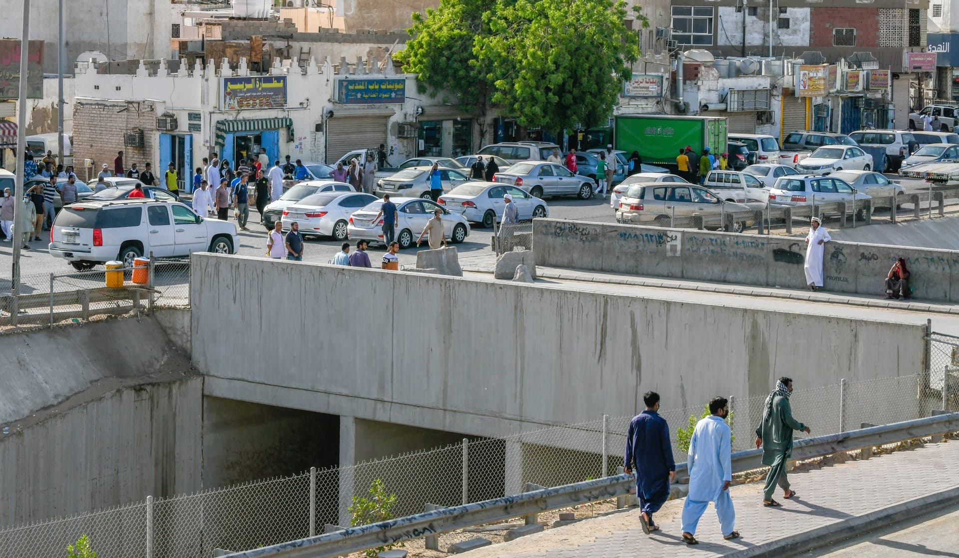 عودة الحركة إلى شوارع جدة بعد رفع منع التجول جزئيا 