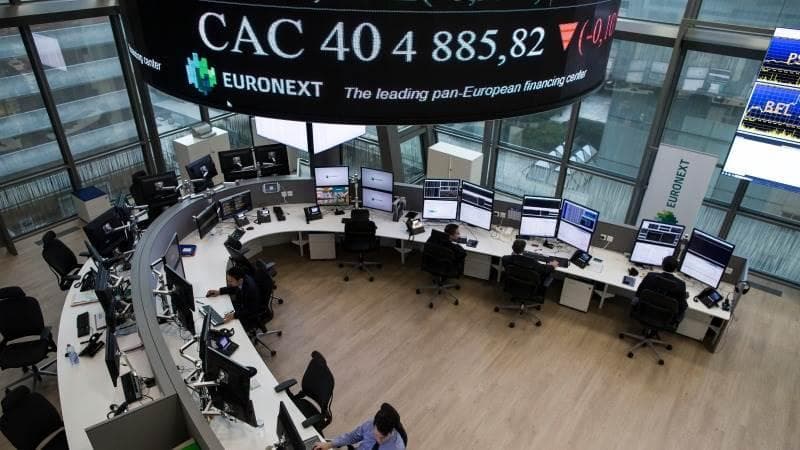 أسهم أوروبا تنزل عن ذروة 7 أسابيع بفعل قرار المركزي الأوروبي ونتائج سلبية