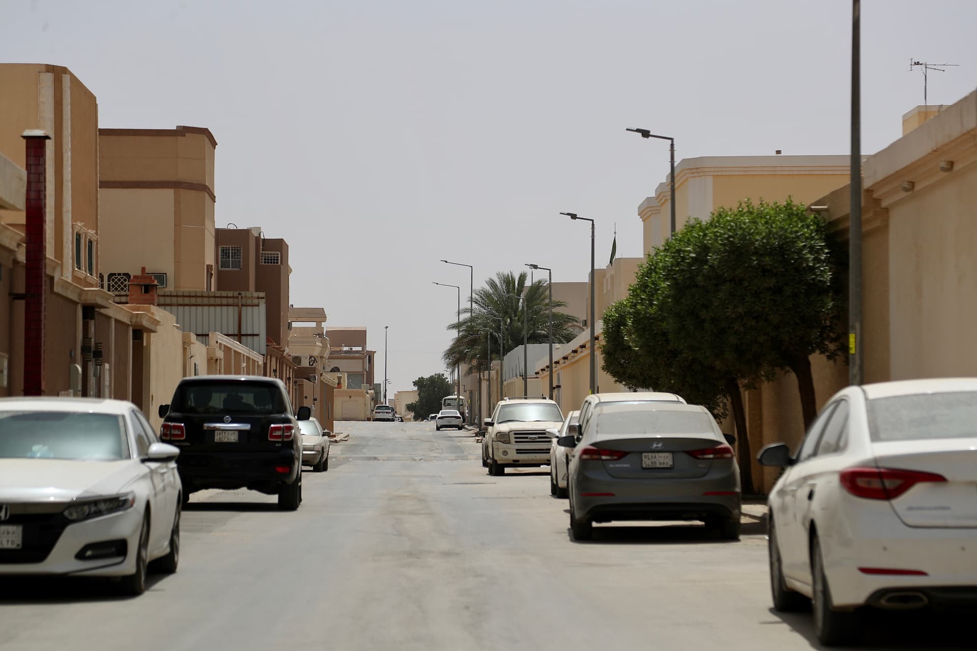 سكان العاصمة يلتزمون بمنع التجول لمدة 24 ساعة