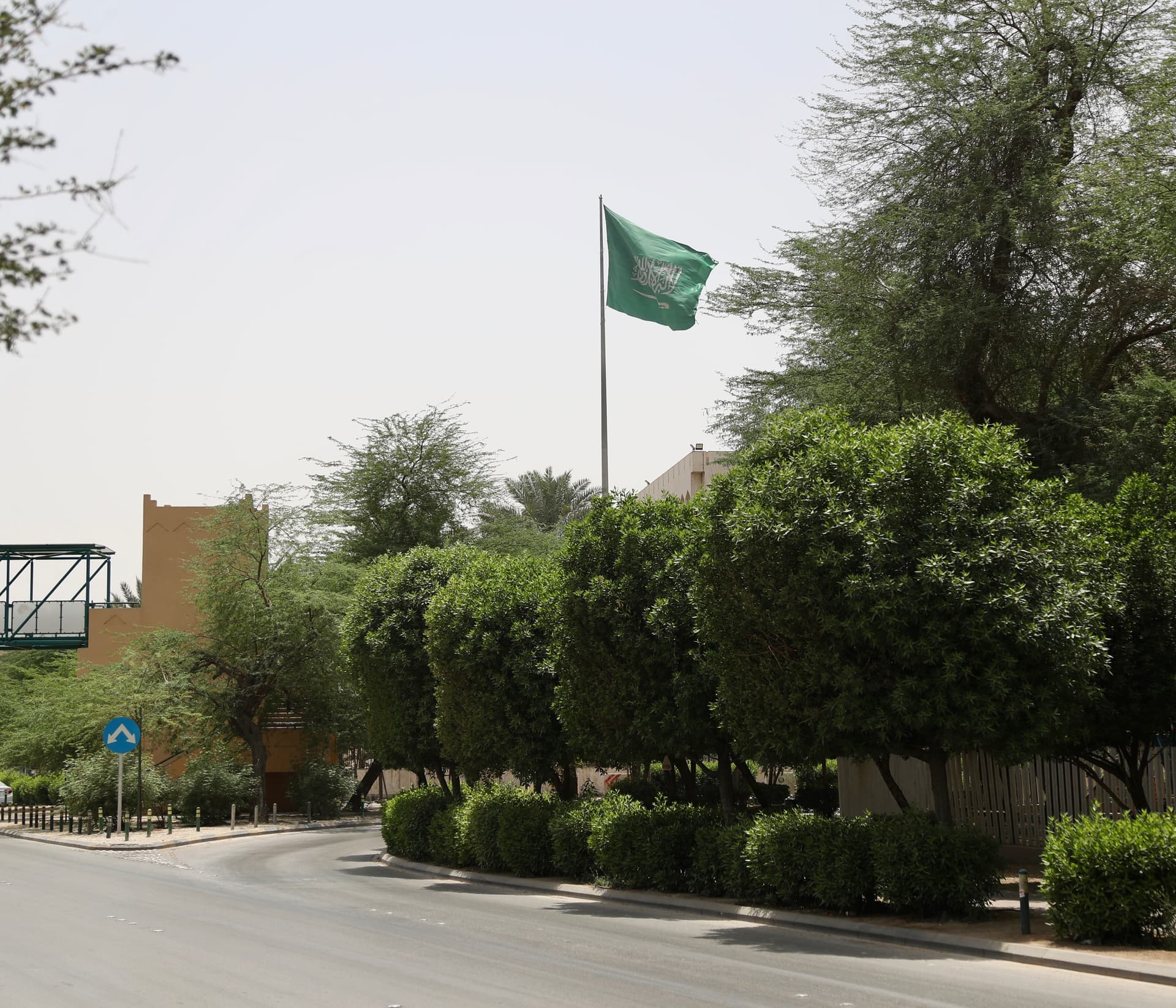 سكان العاصمة يلتزمون بمنع التجول لمدة 24 ساعة