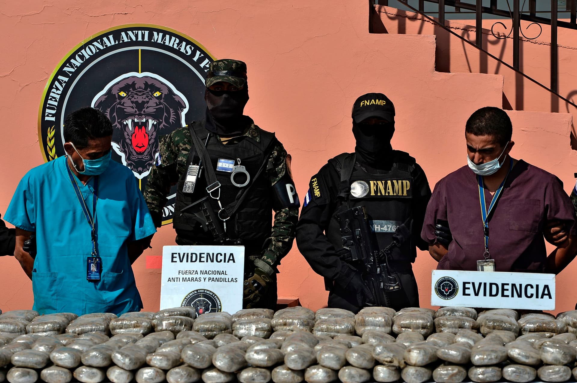 سيارة إسعاف لنقل المخدرات.. آخر صيحات الإجرام في زمن كورونا