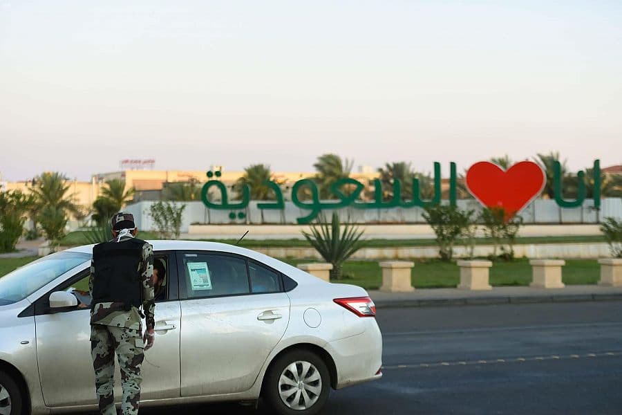  الحضور الأمني والالتزام المجتمعي بأمر منع التجول في تبوك
