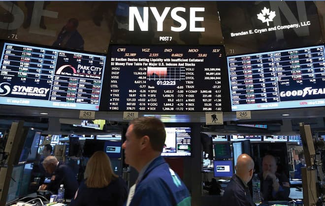 الأسهم الأمريكية تتراجع عند الافتتاح مع تحذير ترمب من رسوم جديدة على الصين