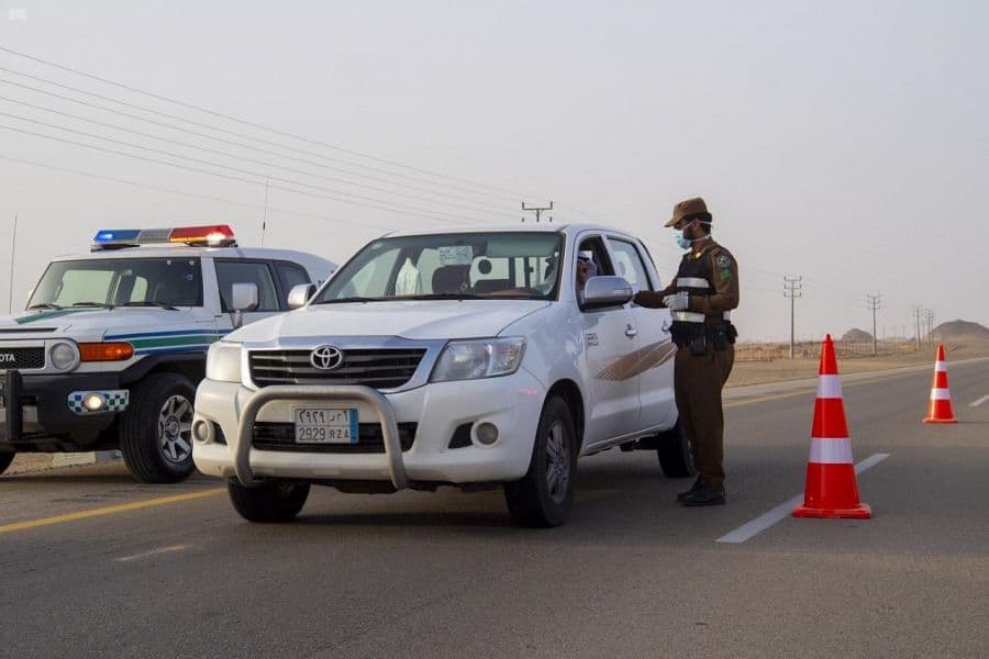 جهود أمن الطرق بمنطقة نجران في تطبيق أمر منع التجول