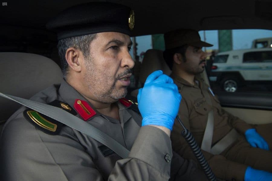 جهود أمن الطرق بمنطقة نجران في تطبيق أمر منع التجول