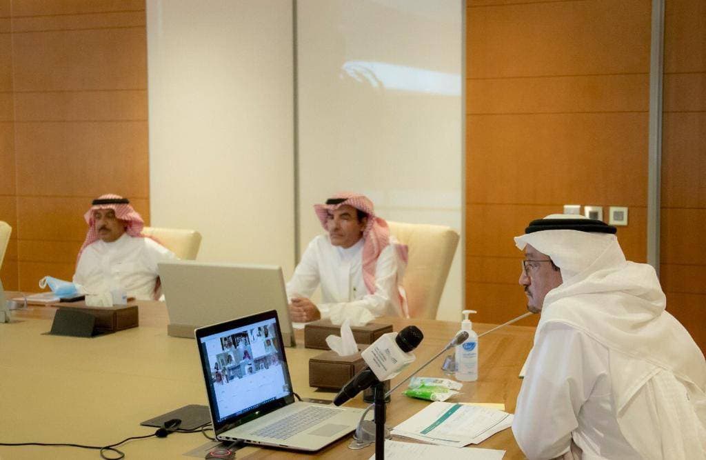 وزير التعليم خلال اجتماعه برؤساء الجامعات.                        "واس"