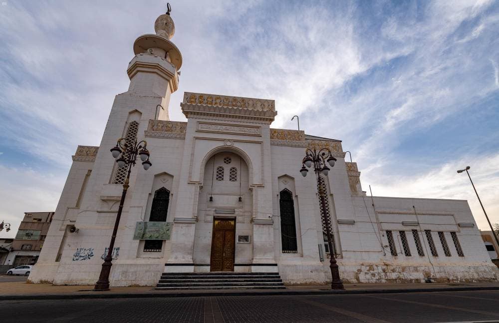 بني المسجد عام 98 هجريا."واس"