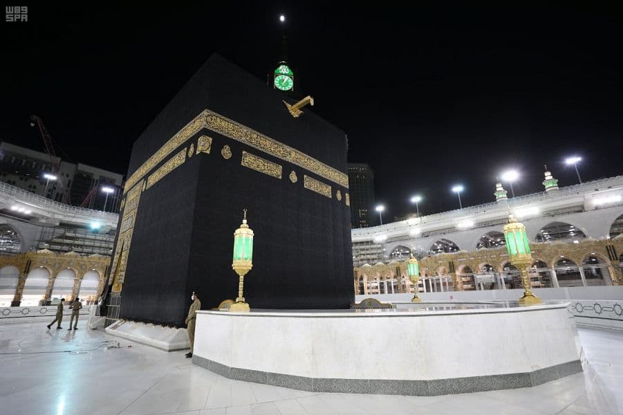 "الميزاب" عناية متعاقبة بأصغر قطعة في الكعبة المشرفة