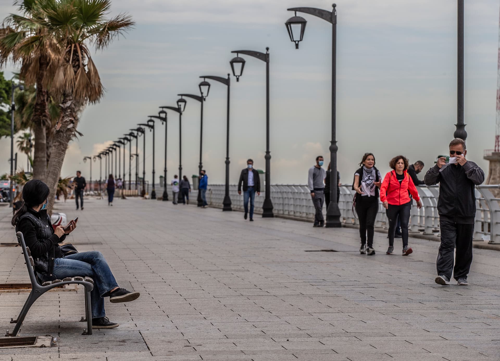 لبنان يستأنف إعادة فتح الاقتصاد تدريجيا غدا بعد قيود كورونا