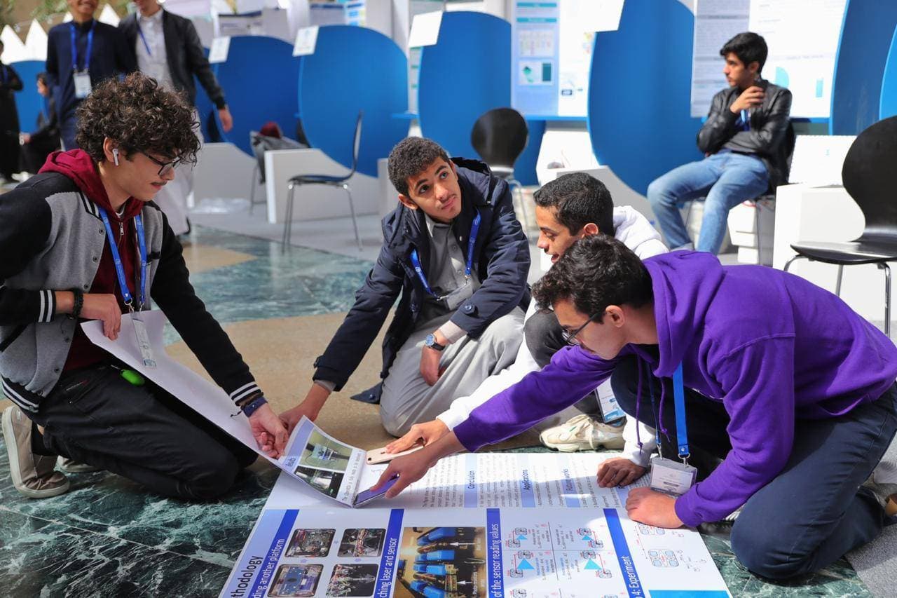 موهبون سعوديون ينافسون نظراءهم في 55 دولة عبر مسابقة آيسف 2020