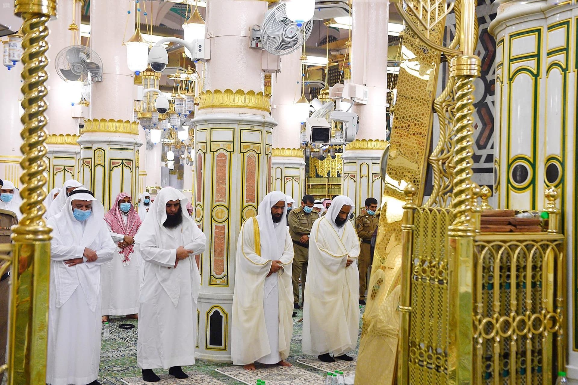 المسجد النبوي يشهد ختم القرآن الكريم