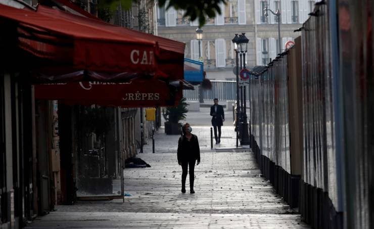 فرنسا تواجهه تداعيات الجائحة وتدعم نفقات العمال والشركات.