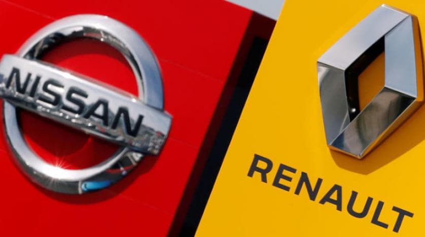 "نيسان" و "رينو" تنحيان خطط الاندماج جانبا لإصلاح تحالفهما