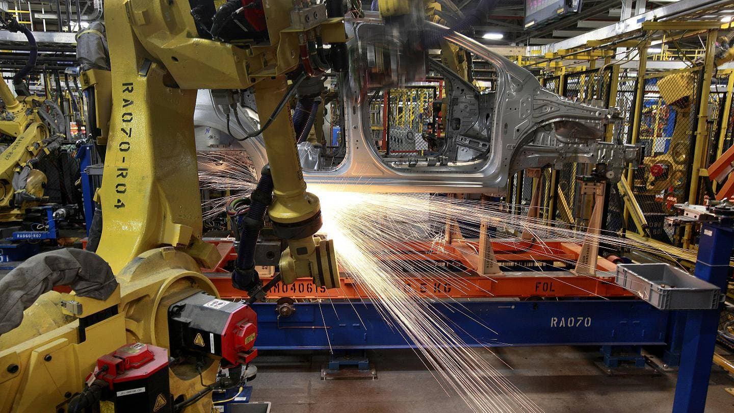 الحكومة مطالبة بتوقيع اتفاقيات تجارية مع دول العالم والمحافظة على حرية دخول السوق الأوروبي.