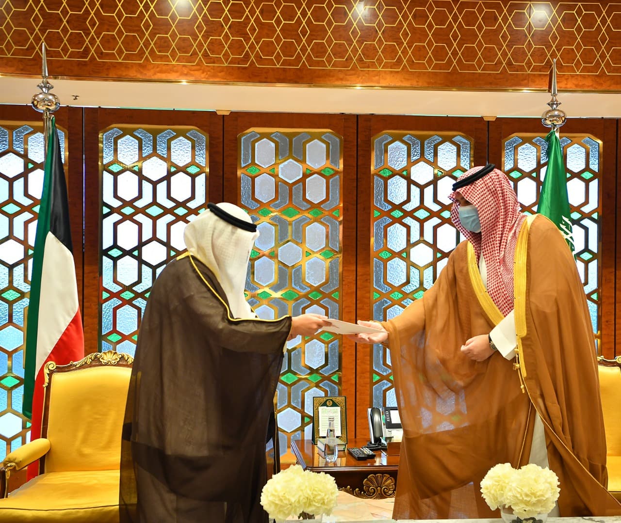 رسالة خطية من أمير الكويت لخادم الحرمين الشريفين