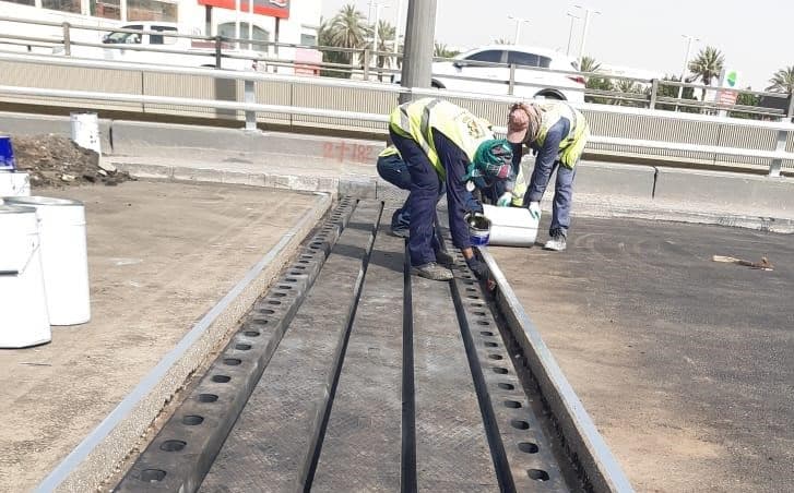 استغلال لمنع التجول .. إصلاح وتركيب فواصل التمدد لـ 8 جسور في الرياض